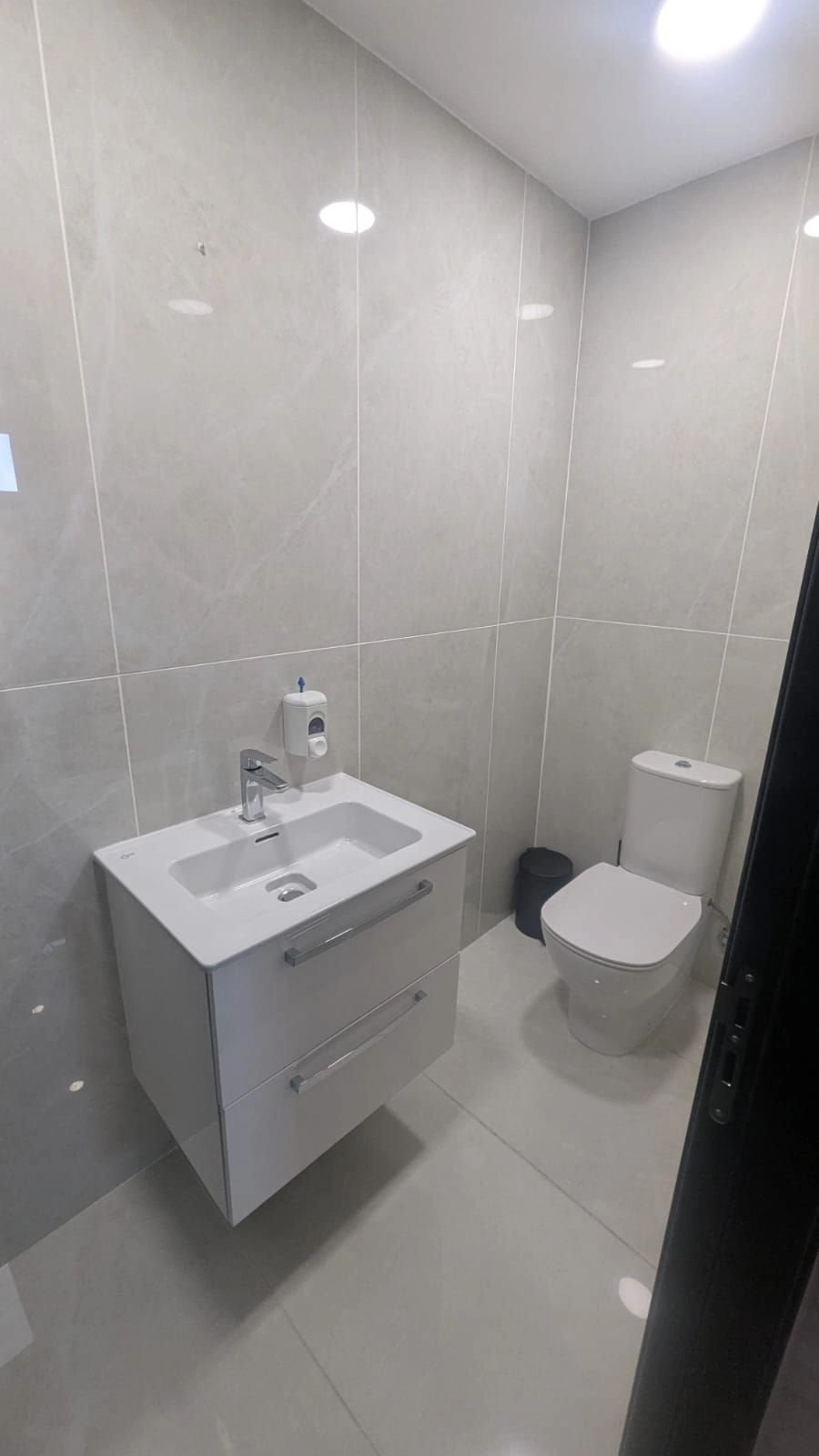 130m² Office for Rent in Limassol District