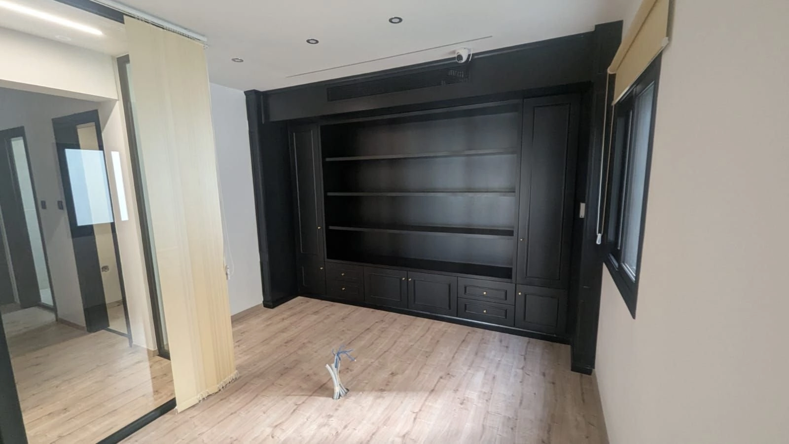 130m² Office for Rent in Limassol District