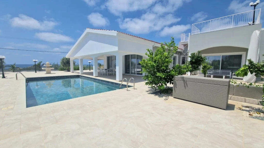 4 Bedroom House for Sale in Sea Caves, Paphos District