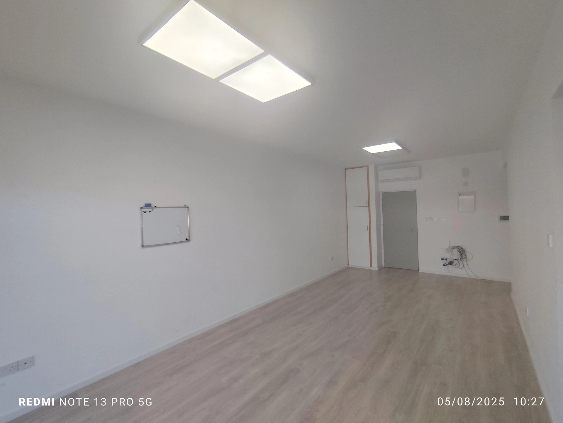 100m² Office for Rent in Limassol District