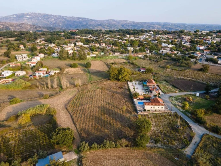 6,207m² Plot for Sale in Polemi, Paphos District