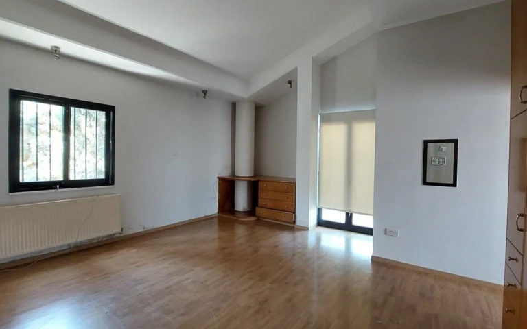 5 Bedroom House for Sale in Geroskipou, Paphos District