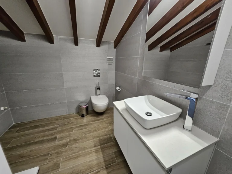 5 Bedroom House for Sale in Kolossi, Limassol District