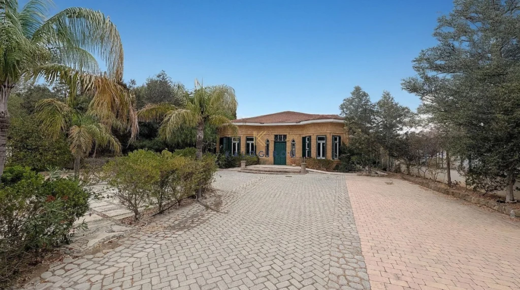 558m² Commercial for Sale in Nicosia District