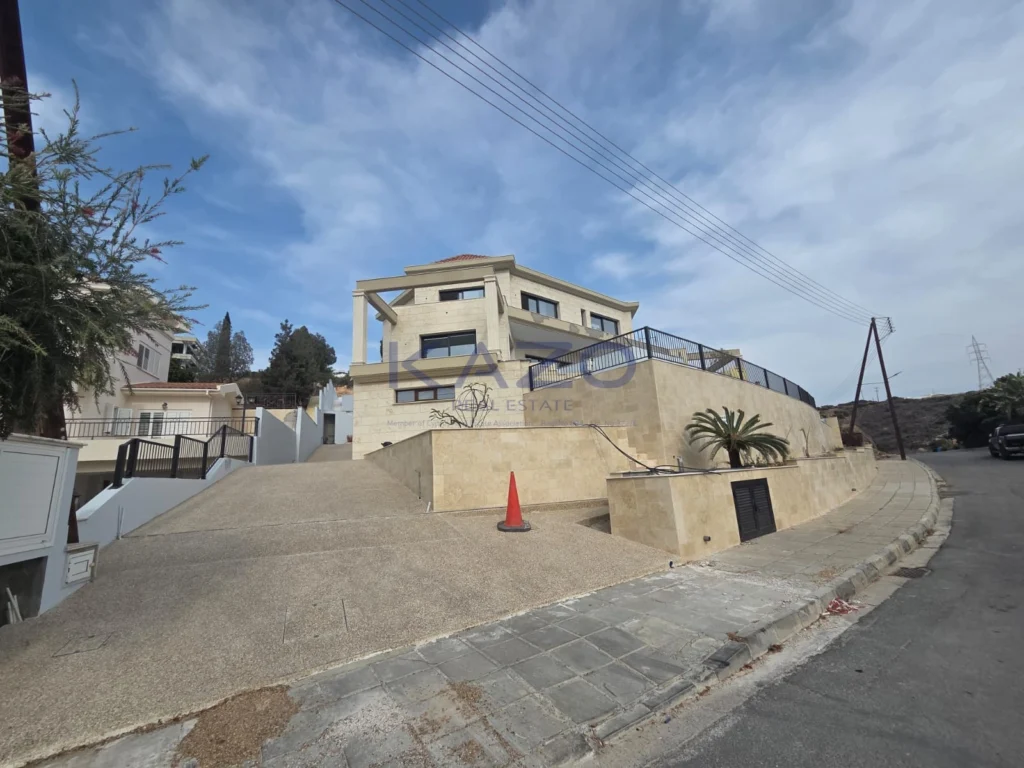 450m² House for Sale in Parekklisia, Limassol District