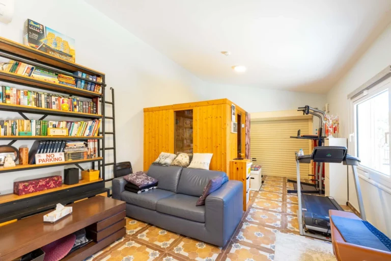 4 Bedroom House for Sale in Chlorakas, Paphos District