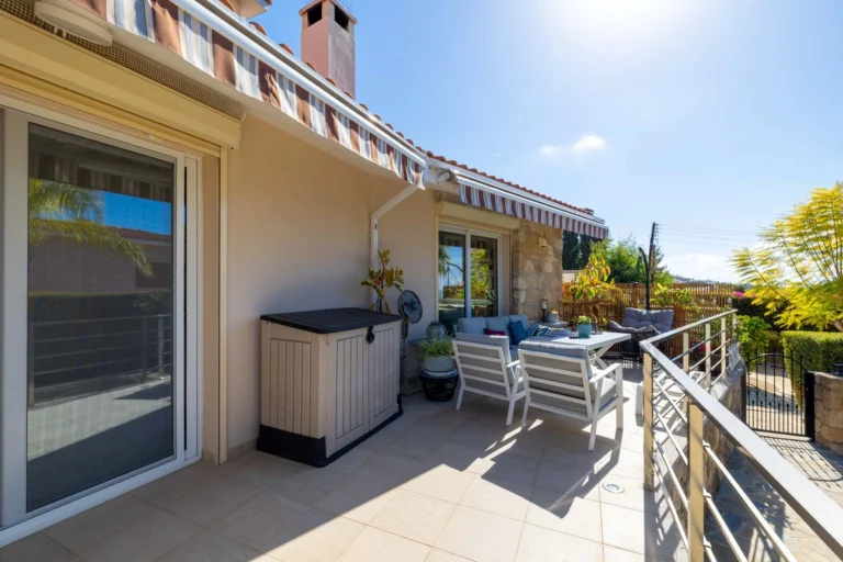 4 Bedroom House for Sale in Chlorakas, Paphos District