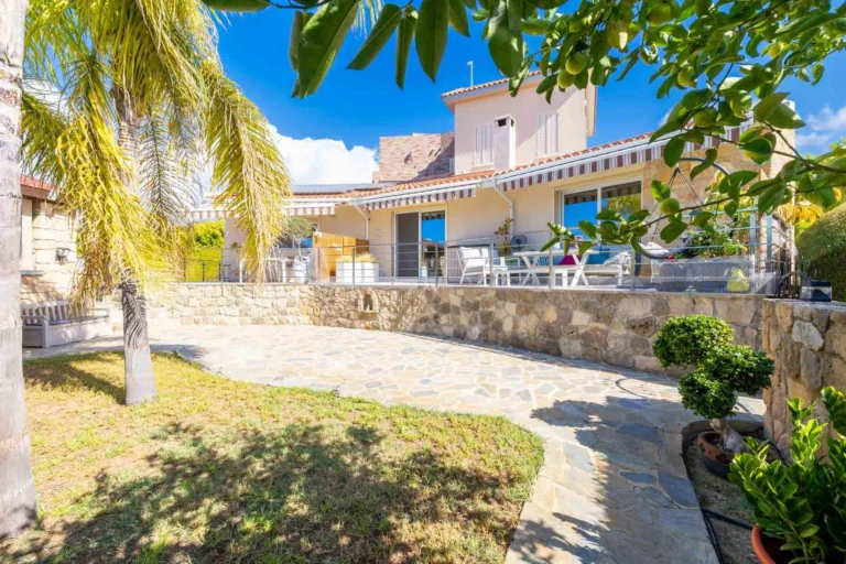 4 Bedroom House for Sale in Chlorakas, Paphos District