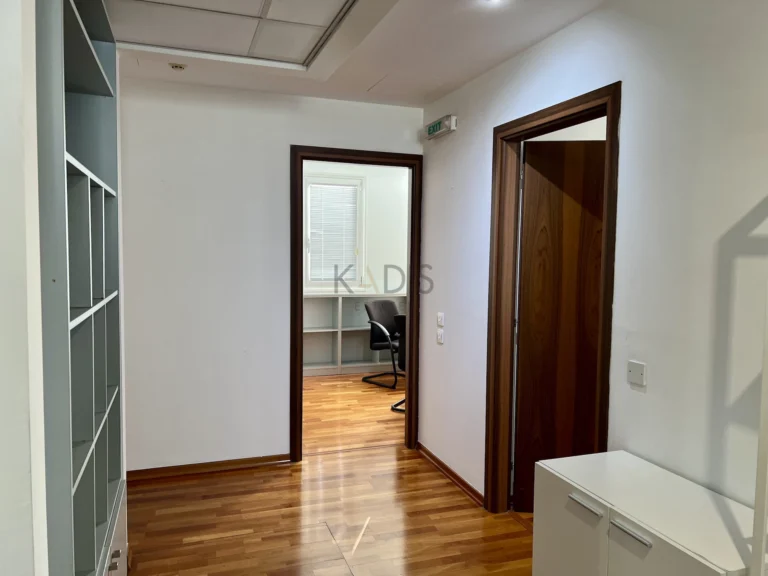 200m² Office for Rent in Agioi Omologites, Nicosia District