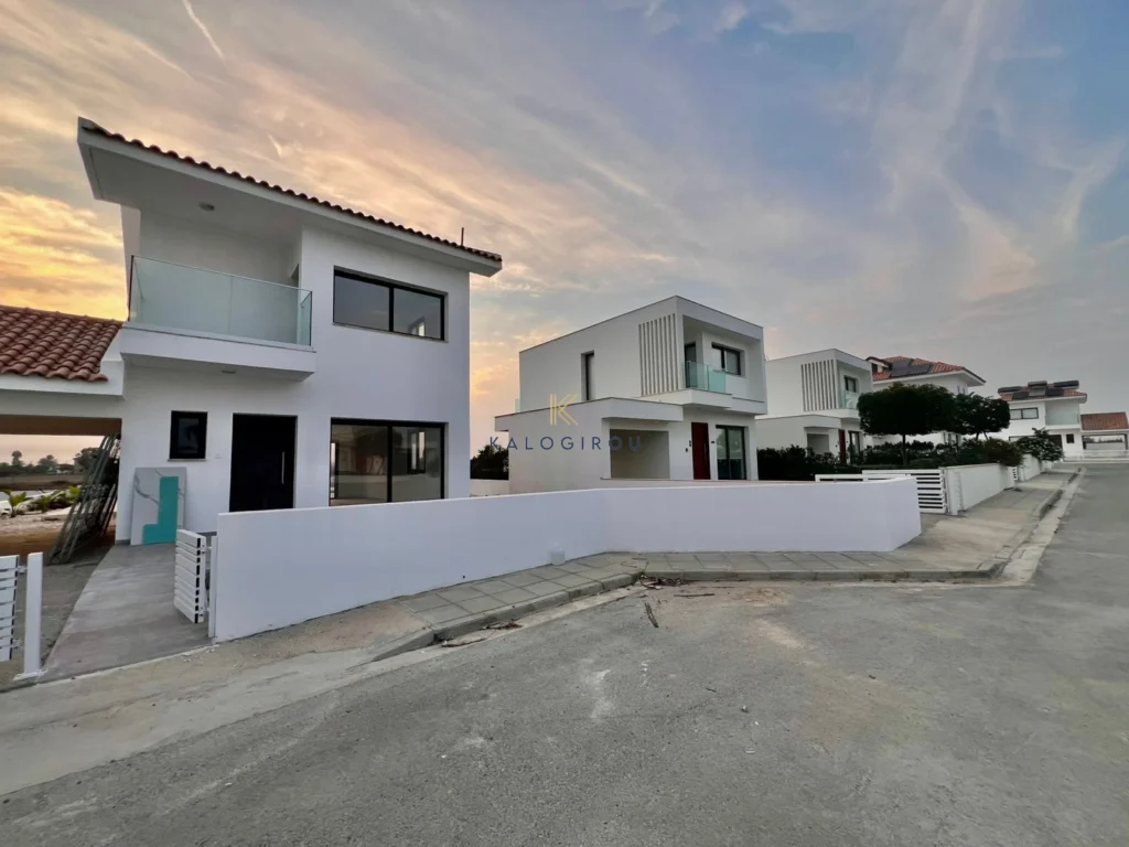 3 Bedroom House for Sale in Pervolia Larnacas