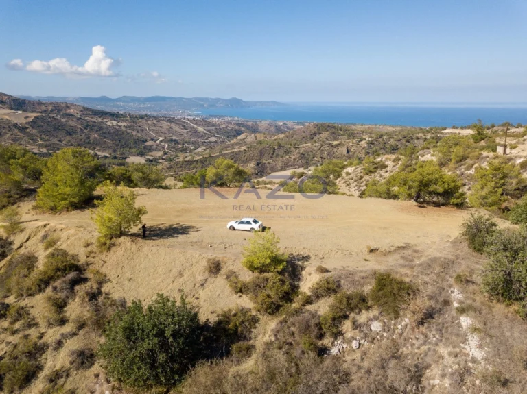 9,365m² Plot for Sale in Kynousa, Paphos District
