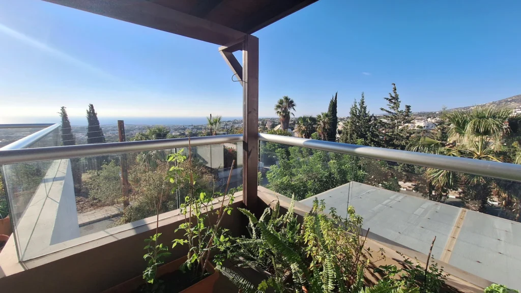 3 Bedroom Apartment for Rent in Mesa Chorio, Paphos District