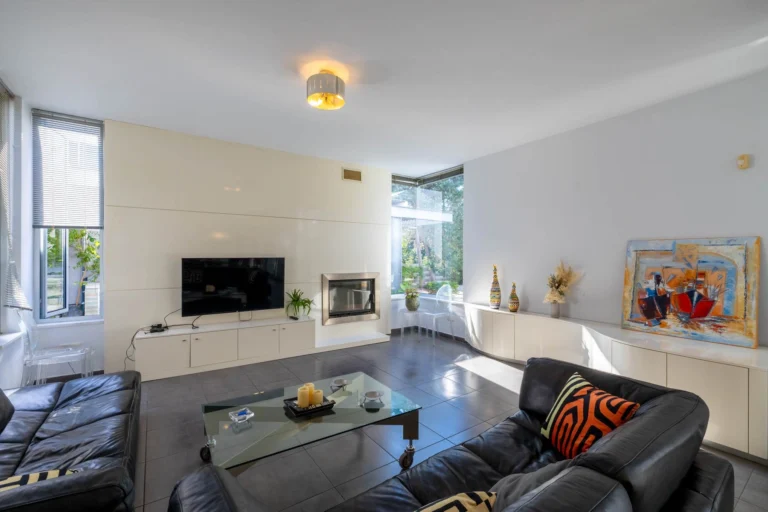 5 Bedroom House for Sale in Paphos – Anavargos