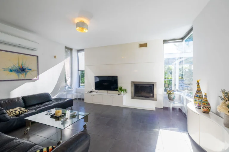 5 Bedroom House for Sale in Paphos – Anavargos