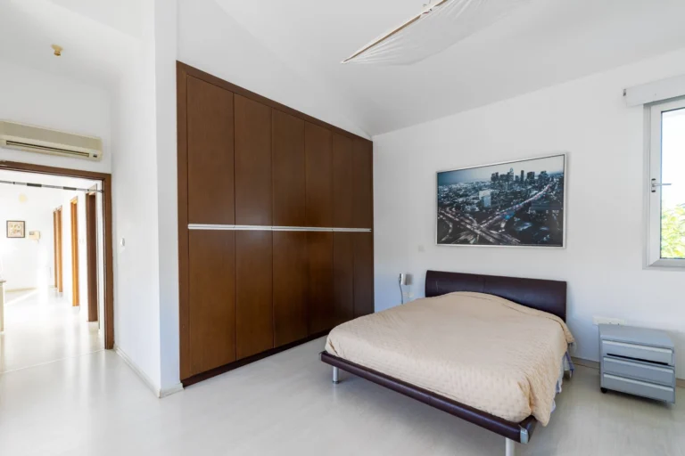 5 Bedroom House for Sale in Paphos – Anavargos