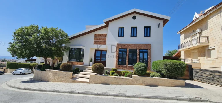 5 Bedroom House for Sale in Limassol – Agios Athanasios