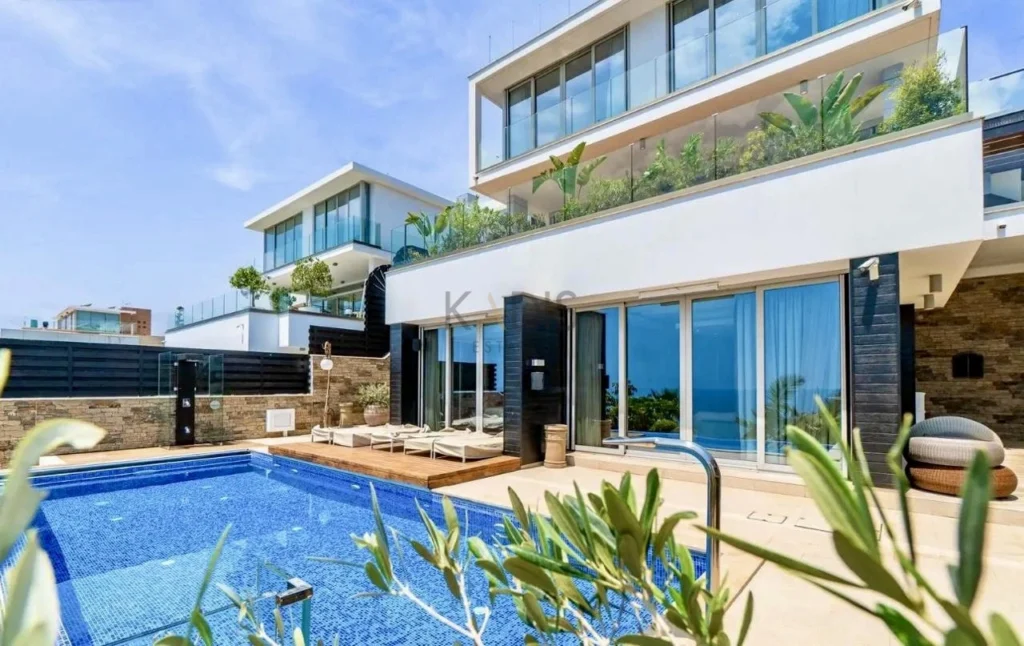 5 Bedroom House for Sale in Agios Tychonas, Limassol District