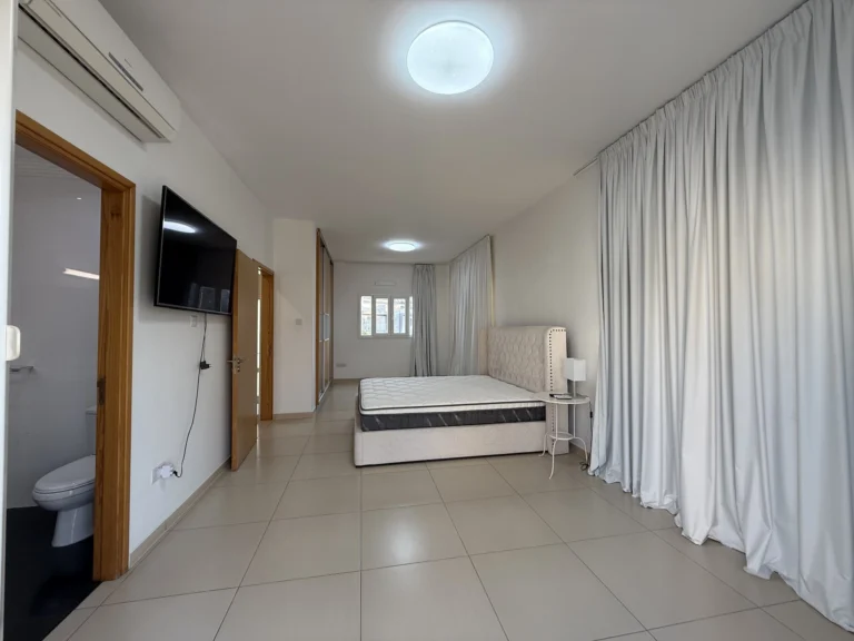 5 Bedroom House for Rent in Agios Tychonas, Limassol District