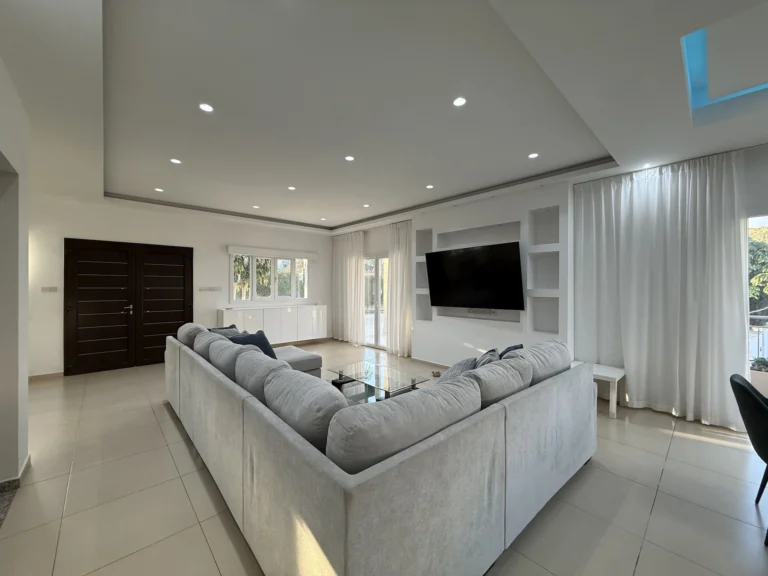 5 Bedroom House for Rent in Agios Tychonas, Limassol District