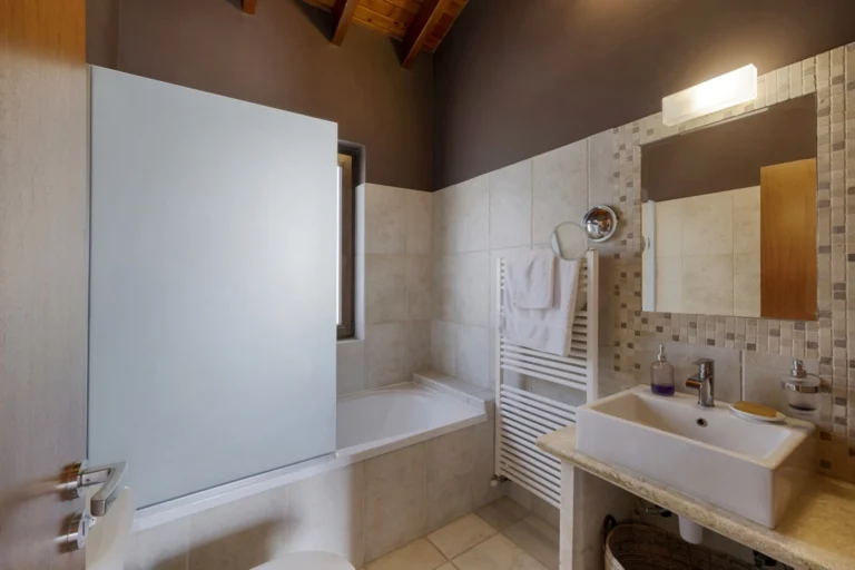 5 Bedroom House for Sale in Parekklisia, Limassol District