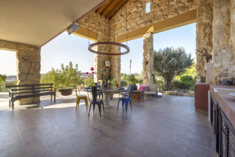 5 Bedroom House for Sale in Parekklisia, Limassol District