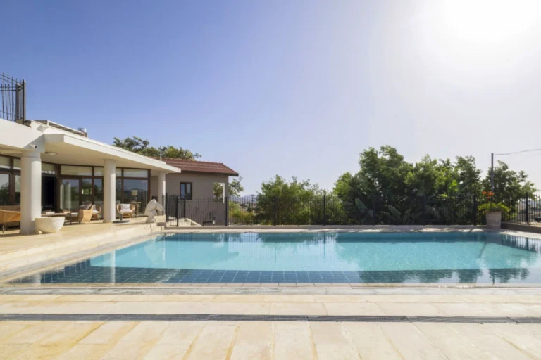 5 Bedroom House for Sale in Parekklisia, Limassol District