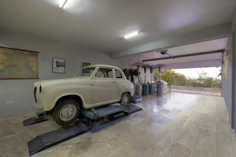 5 Bedroom House for Sale in Parekklisia, Limassol District