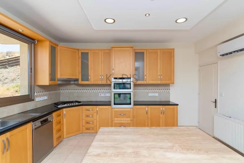 4 Bedroom House for Sale in Parekklisia, Limassol District