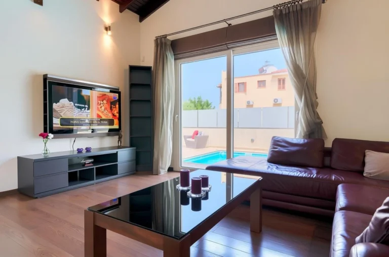 370m² House for Sale in Paphos – Universal