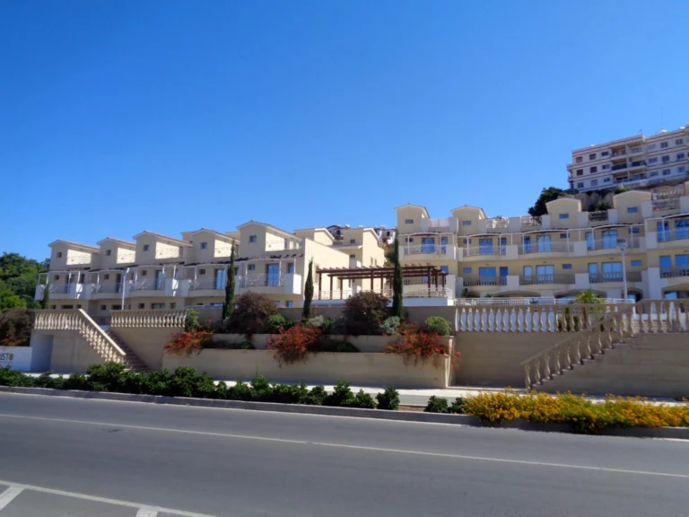 3 Bedroom Apartment for Sale in Paphos – Universal