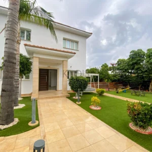 5 Bedroom House for Rent in Agios Tychonas, Limassol District