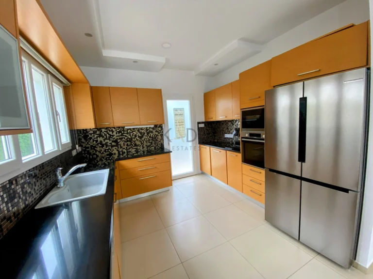 5 Bedroom House for Rent in Agios Tychonas, Limassol District