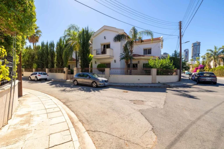 5 Bedroom House for Sale in Germasogeia, Limassol District