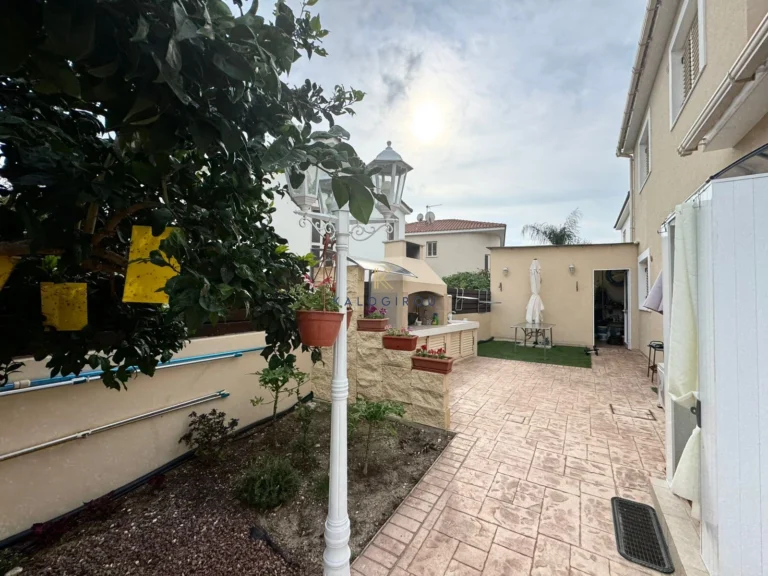 4 Bedroom House for Sale in Pervolia Larnacas