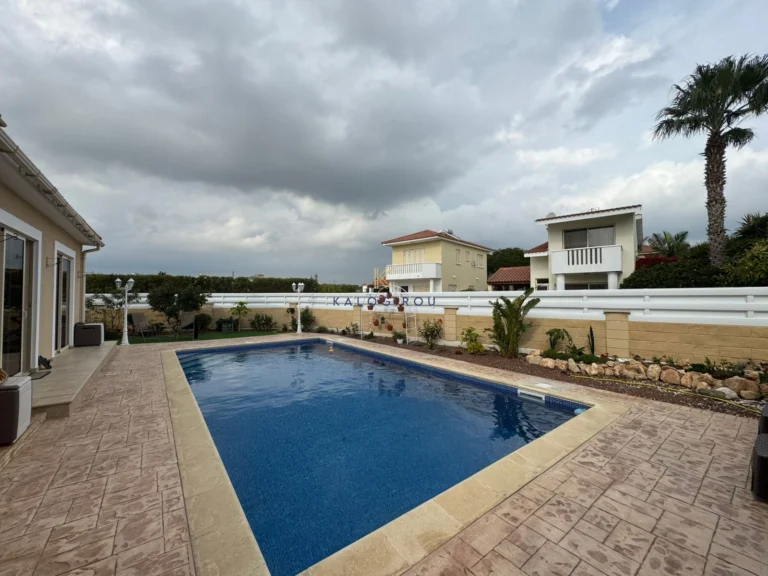 4 Bedroom House for Sale in Pervolia Larnacas